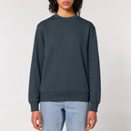 Unisex Heavyweight Organic Sweatshirt India Ink Grey model female front Hollow System